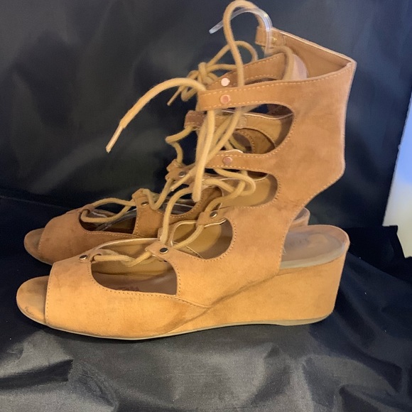 indigo rd gladiator sandals